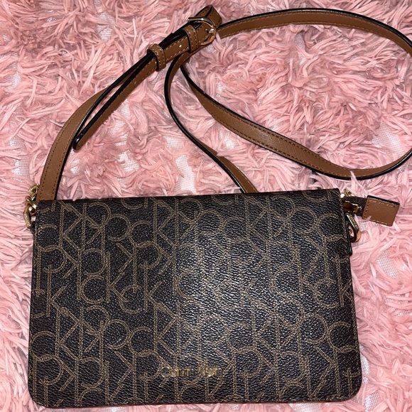 Calvin Klein Crossbody - Picture 3 of 9
